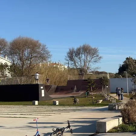 By The - De Apartament *