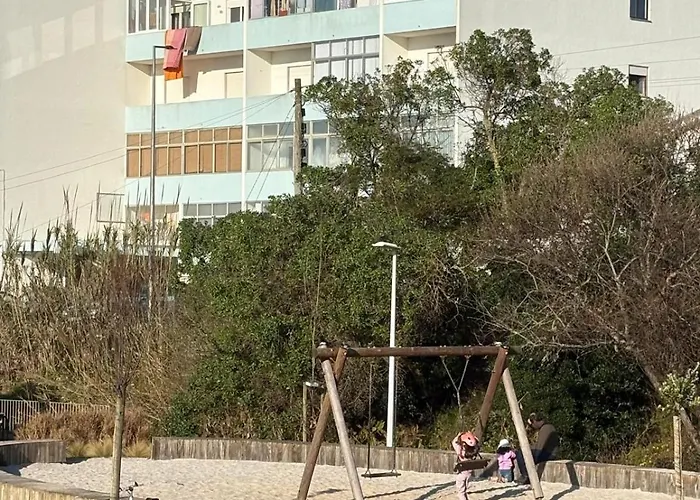 By The - De * سانتا كروز